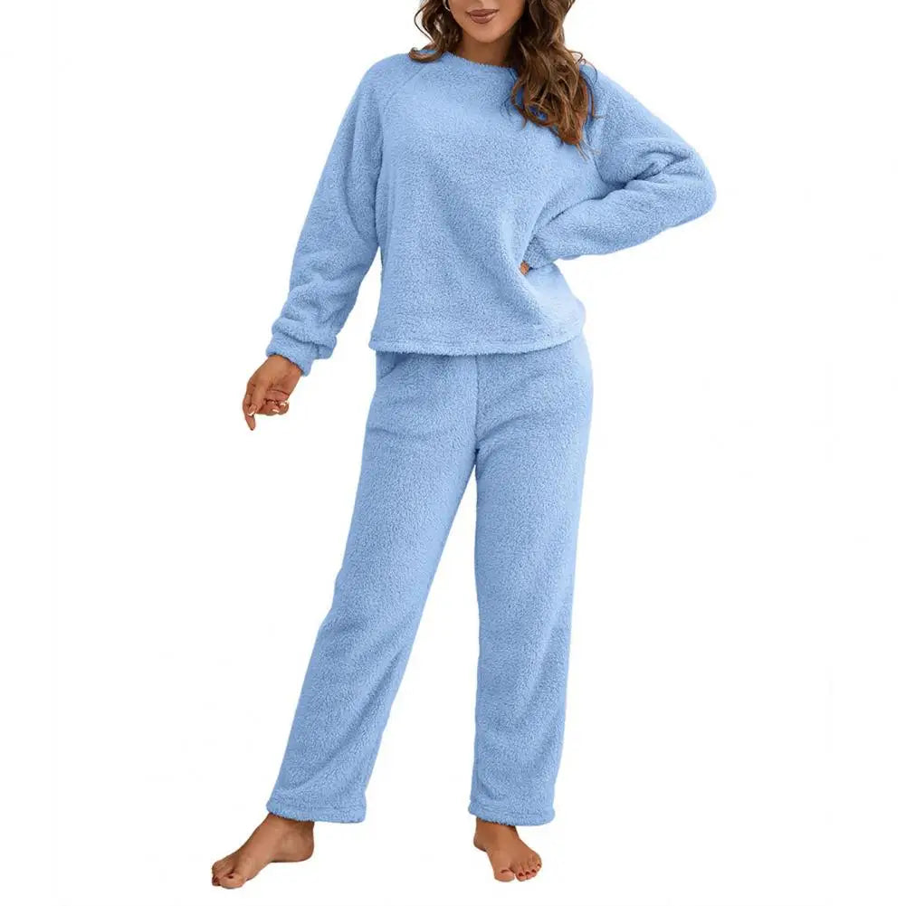 Women's 2-Piece Plush Pajama Set – Long Sleeve Top & Pants