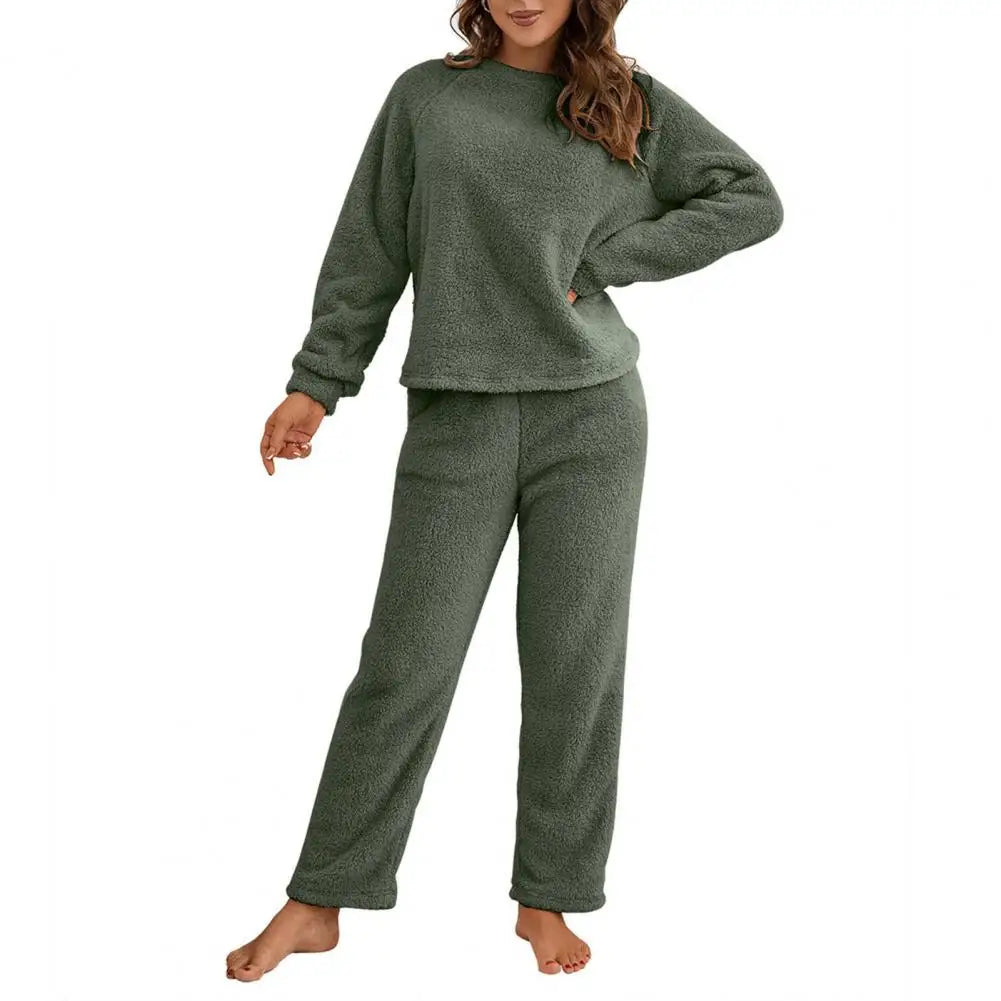 Women's 2-Piece Plush Pajama Set – Long Sleeve Top & Pants