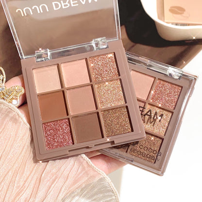 Luxurious 9-colour eyeshadow palette - Velvet matte and shimmer effect, durable waterproof, berry, brown and nude tones