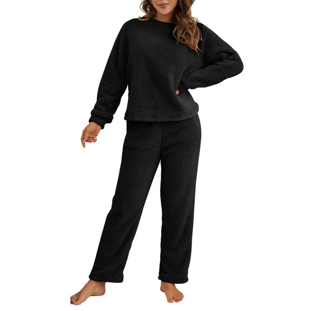 Women's 2-Piece Plush Pajama Set – Long Sleeve Top & Pants