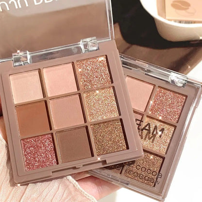 Luxurious 9-colour eyeshadow palette - Velvet matte and shimmer effect, durable waterproof, berry, brown and nude tones