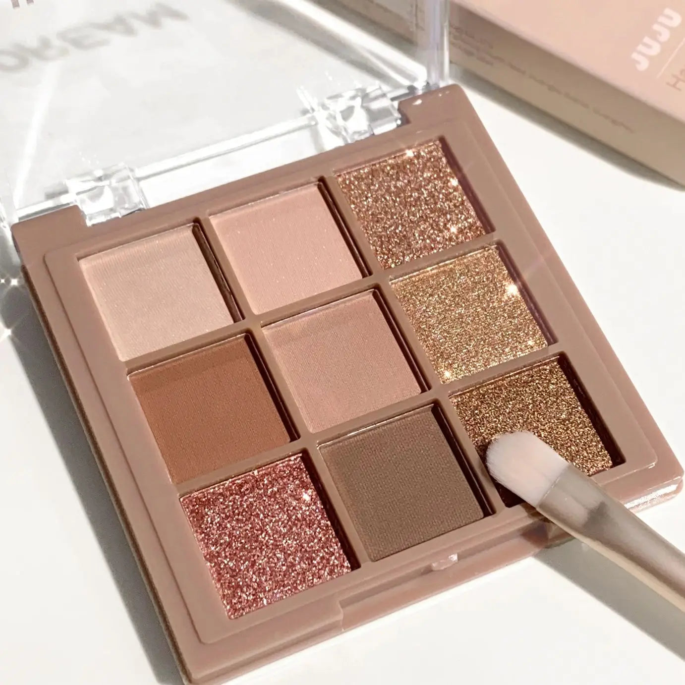 Luxurious 9-colour eyeshadow palette - Velvet matte and shimmer effect, durable waterproof, berry, brown and nude tones
