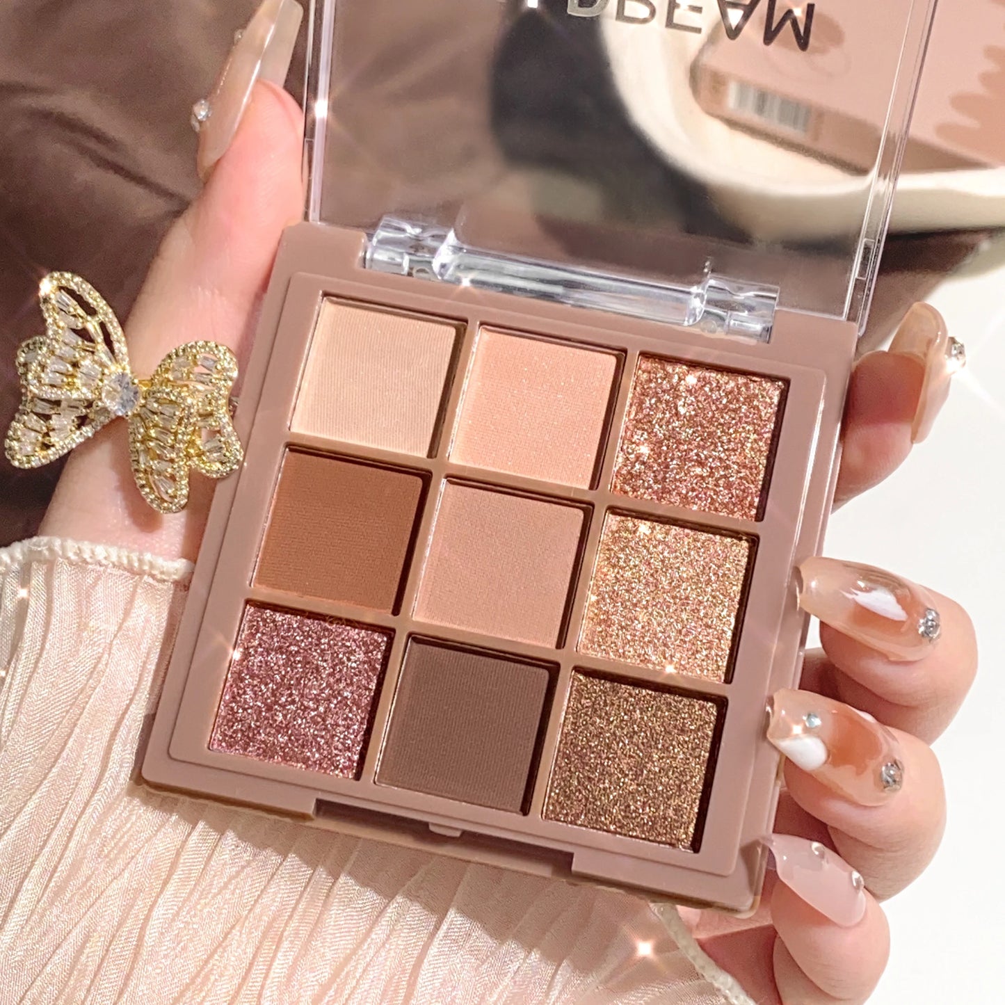 Luxurious 9-colour eyeshadow palette - Velvet matte and shimmer effect, durable waterproof, berry, brown and nude tones