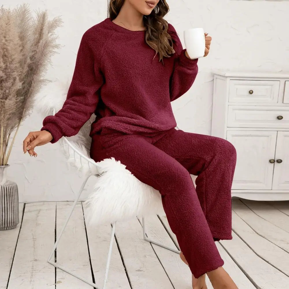 Women's 2-Piece Plush Pajama Set – Long Sleeve Top & Pants
