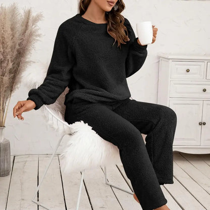 Women's 2-Piece Plush Pajama Set – Long Sleeve Top & Pants